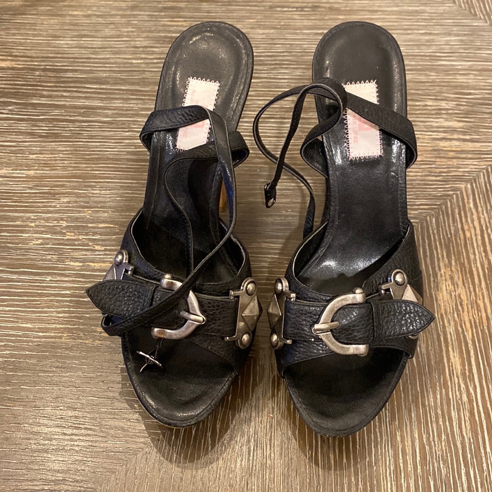JLO BUCKLE PEEP TOES SIZE 6 M
